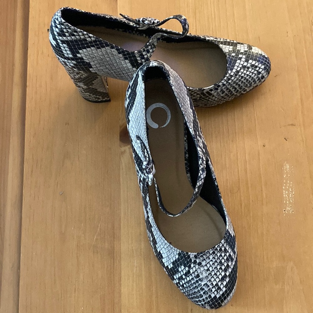 Snake Mary Jane Pumps